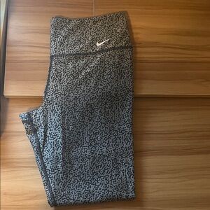 Nike Black and Gray Patterned Leggings